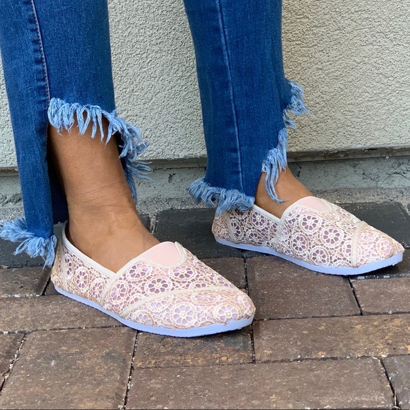 NIB Blush Pink Floral Crochet Slip-On Loafer Flats - Picture 7 of 8